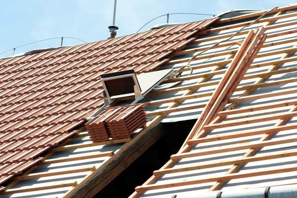 Finding the Best Roofing Contractor for Storm Damage Repair